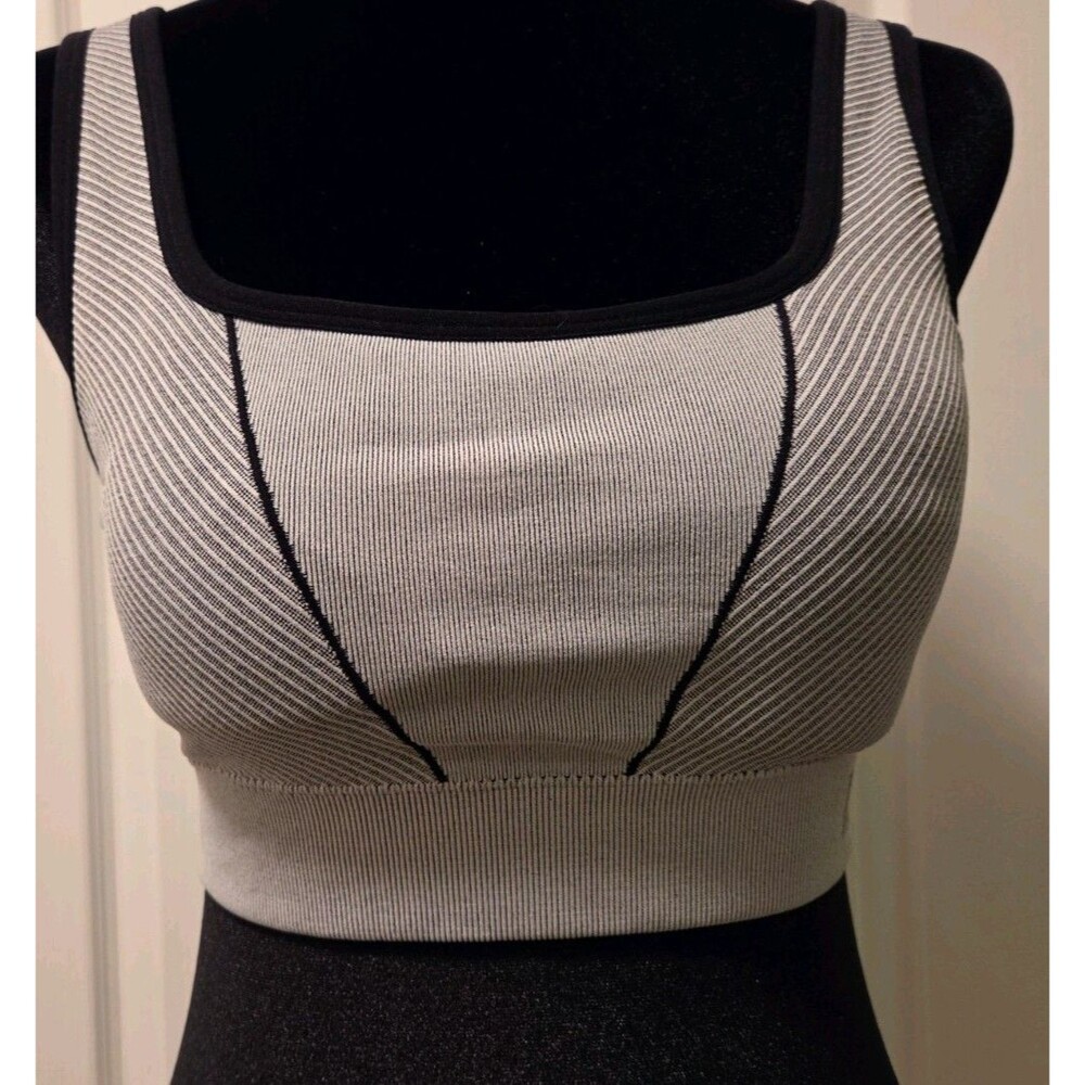 New Balance white & grey ribbed cropped sports bra w/ dark contrast trim -Size L